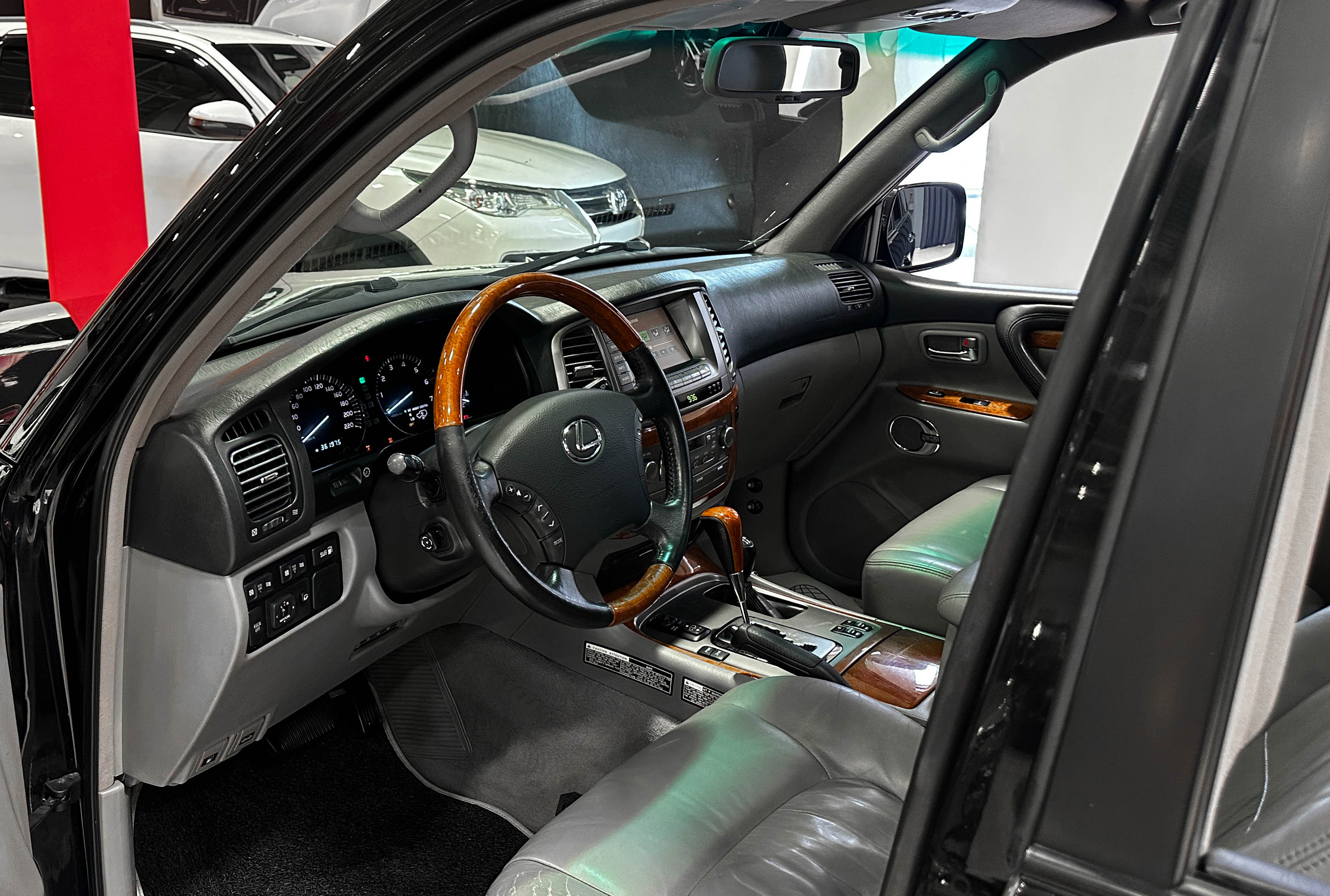 Lexus LX 470 - фото 11