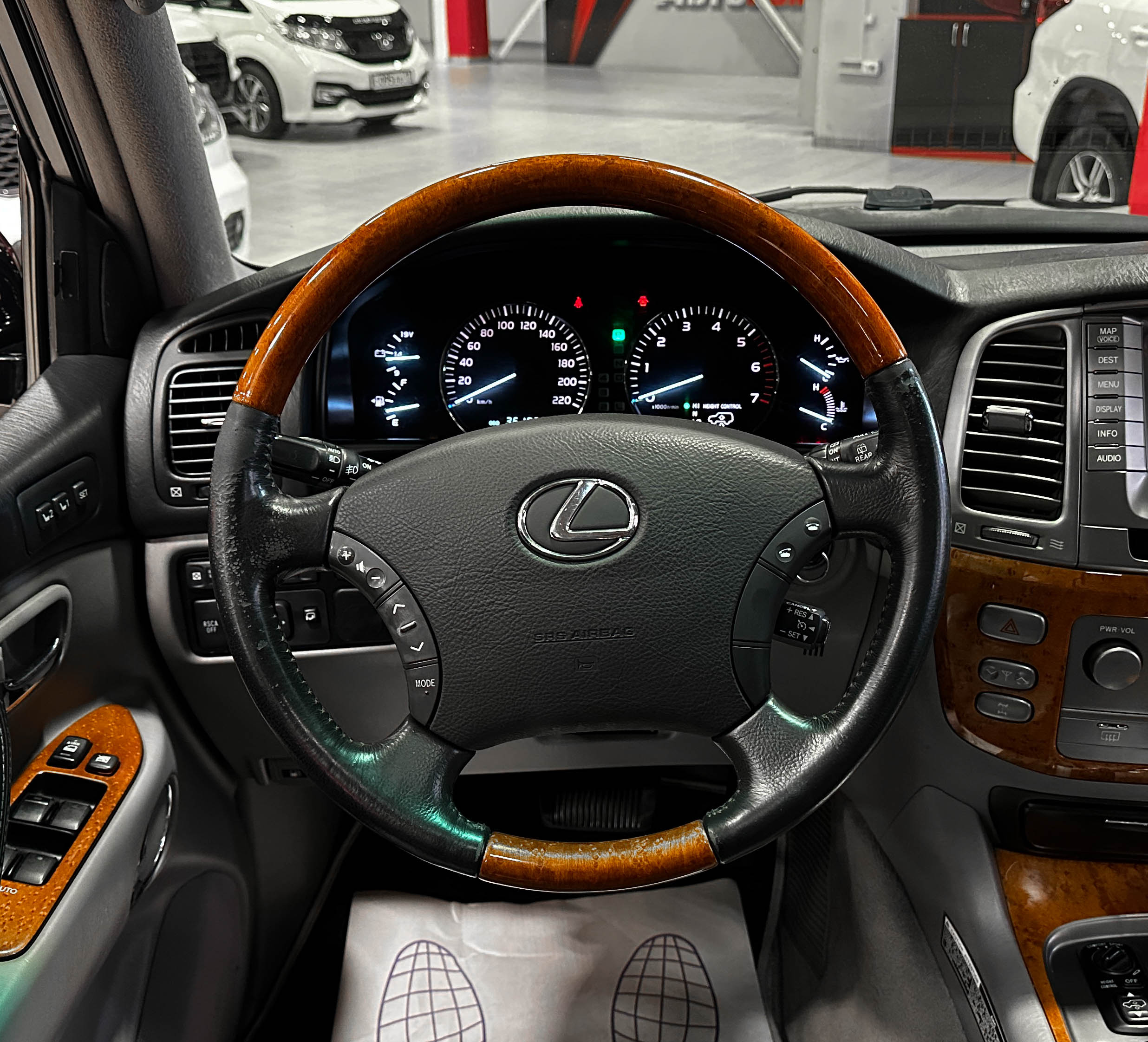 Lexus LX 470 - фото 22