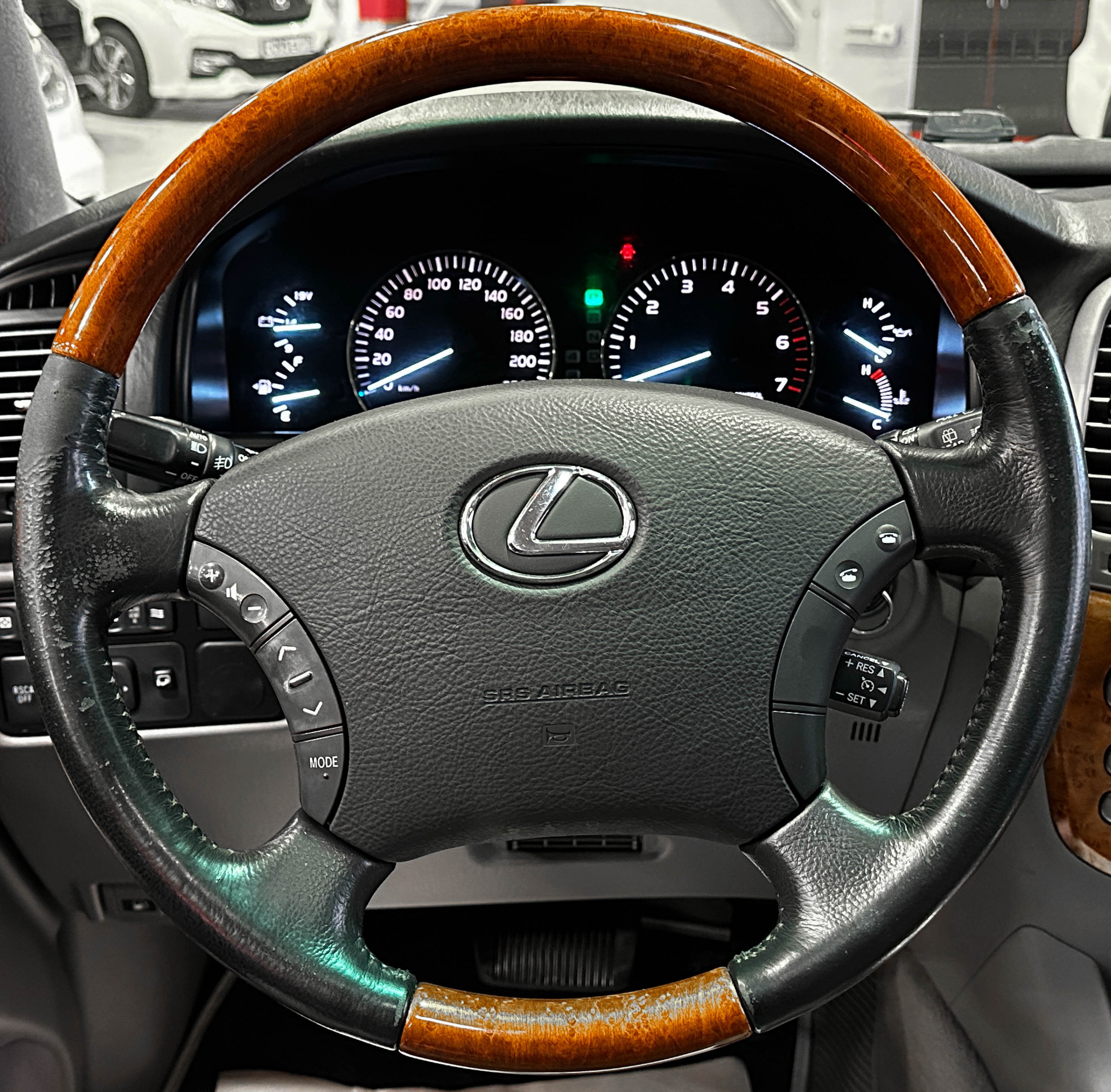 Lexus LX 470 - фото 34