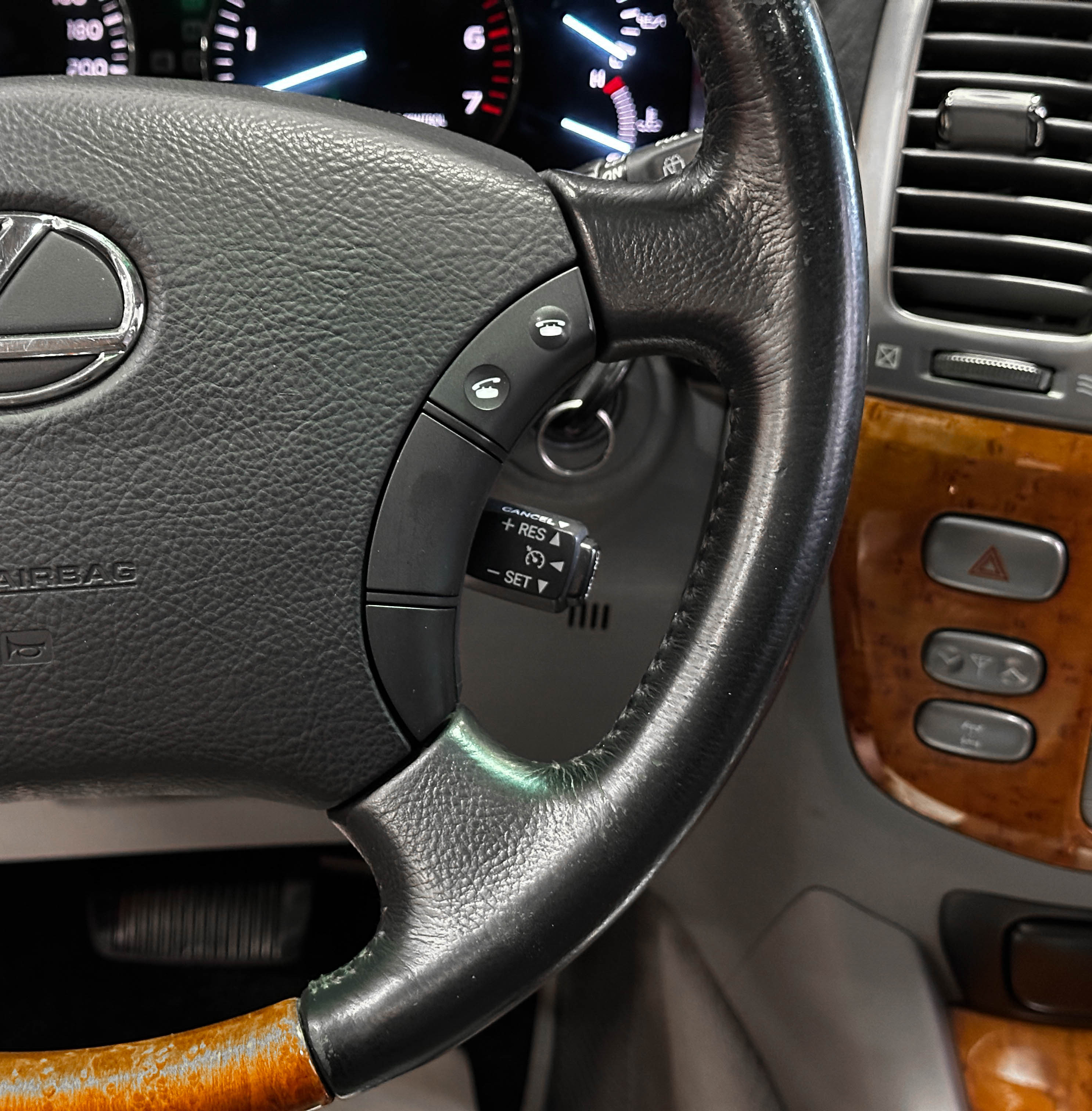 Lexus LX 470 - фото 24