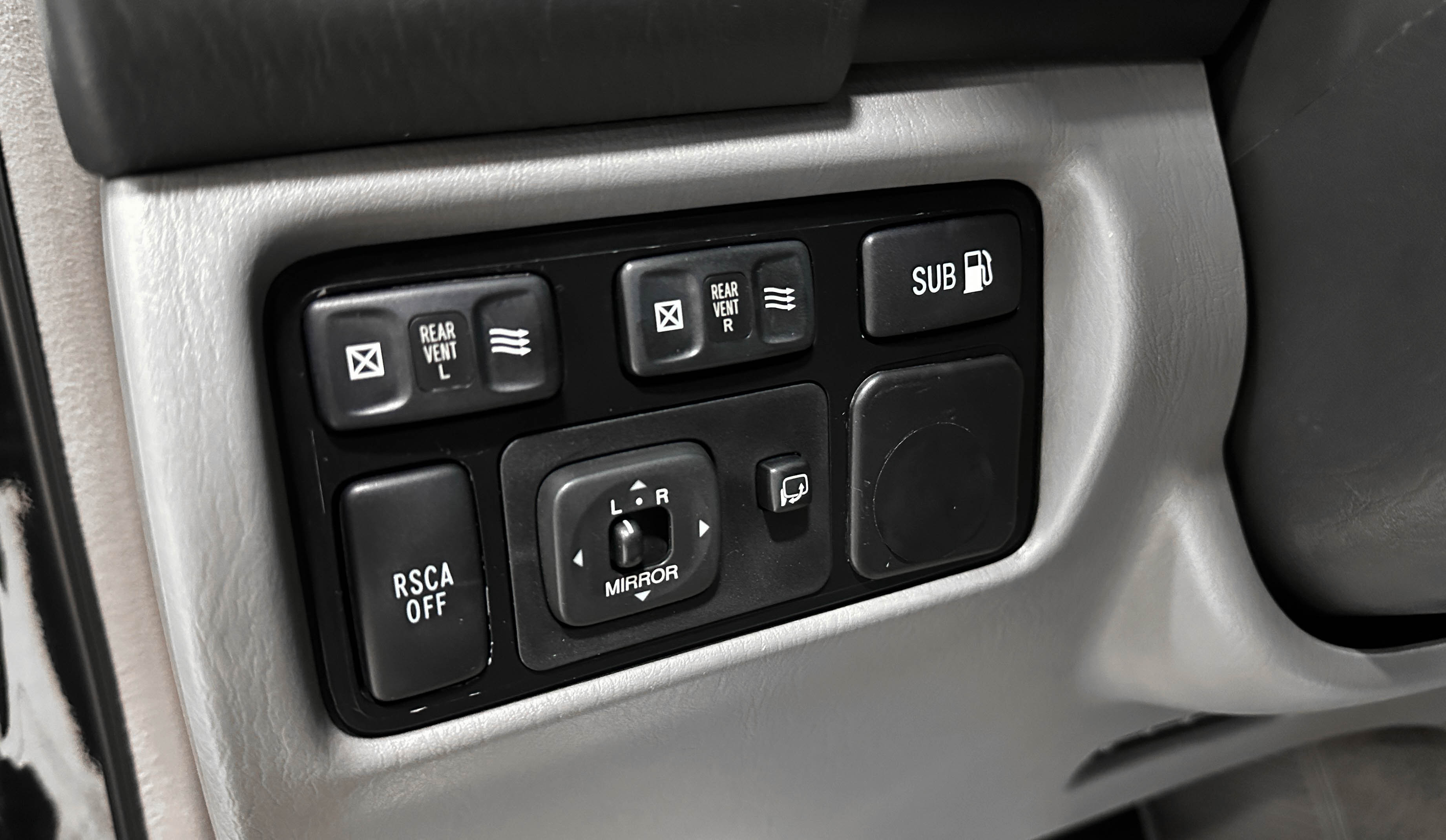 Lexus LX 470 - фото 20