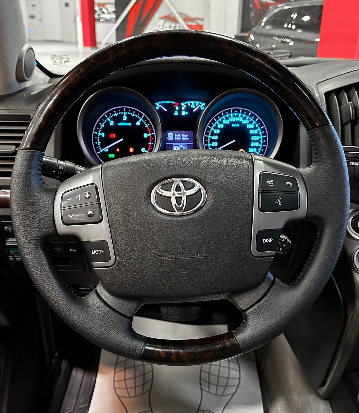 Toyota Land Cruiser 200 - фото 36