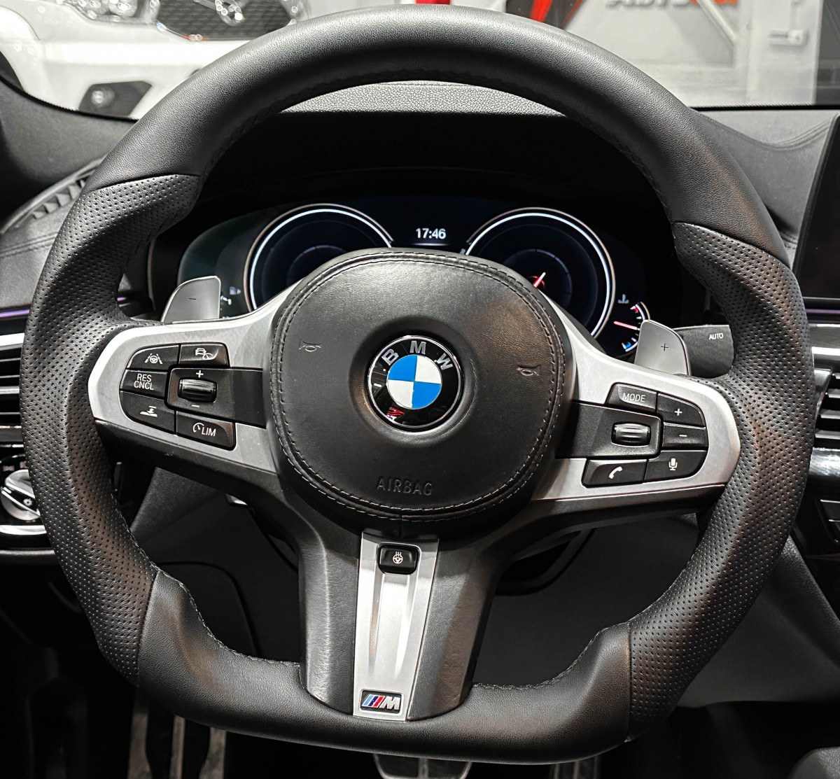 BMW 5 серия - фото 36