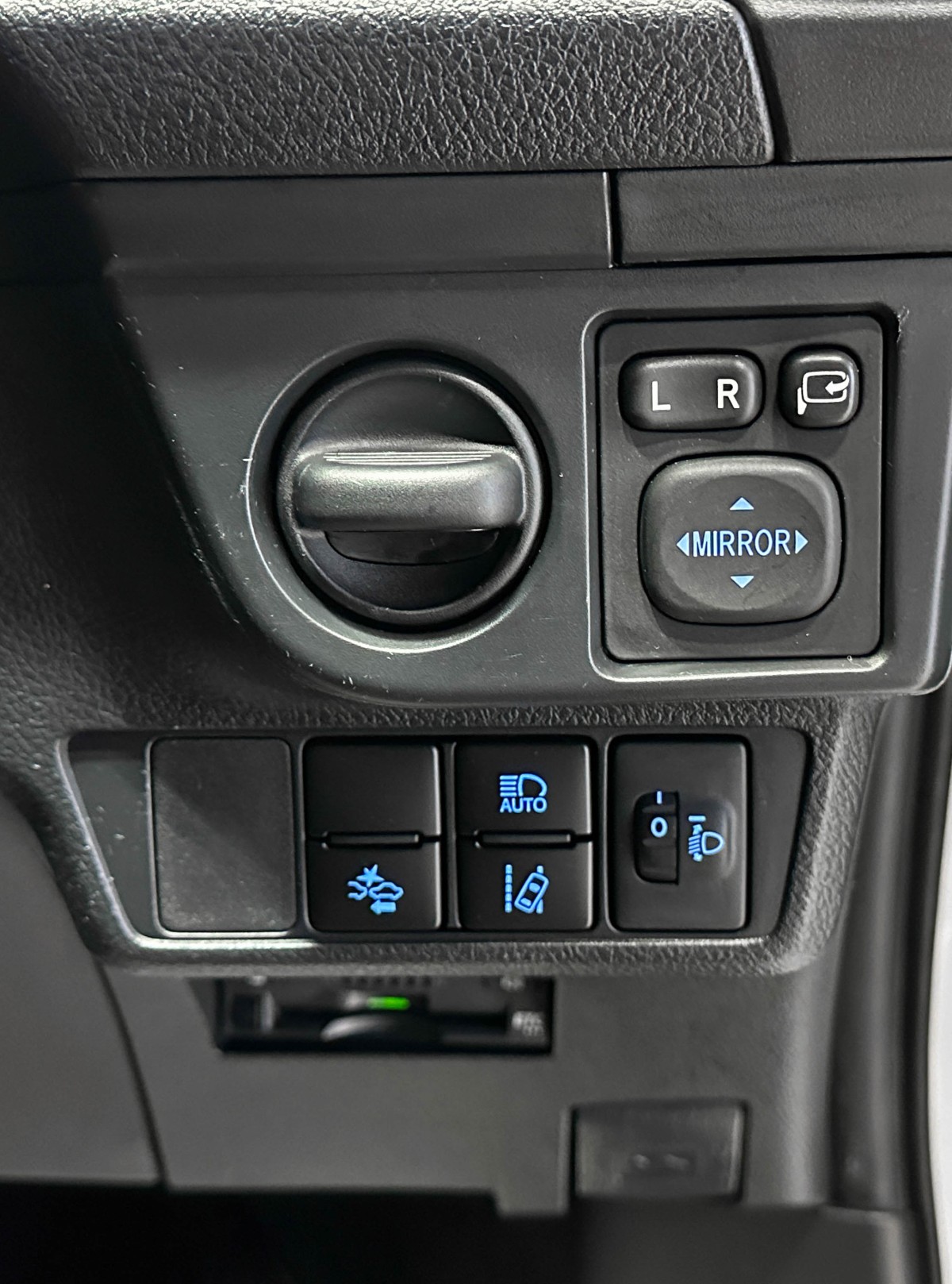 Toyota Corolla Fielder - фото 18