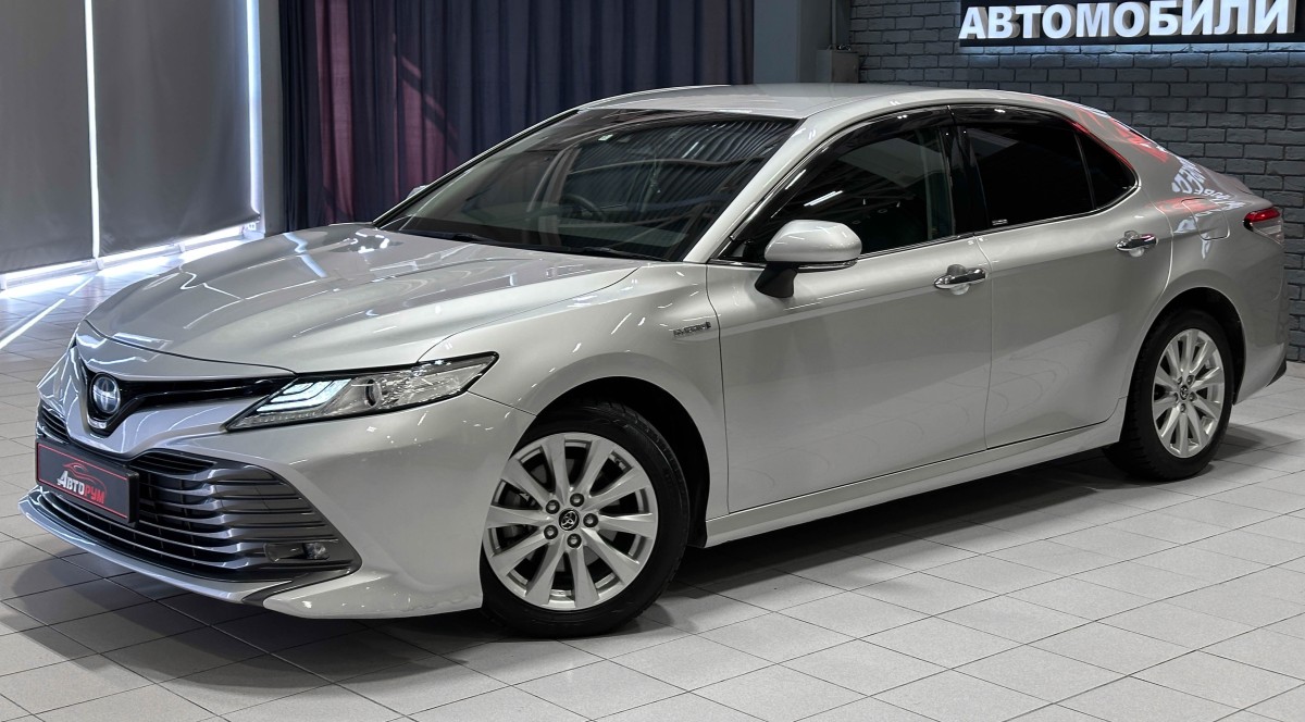 Toyota Camry - фото 2